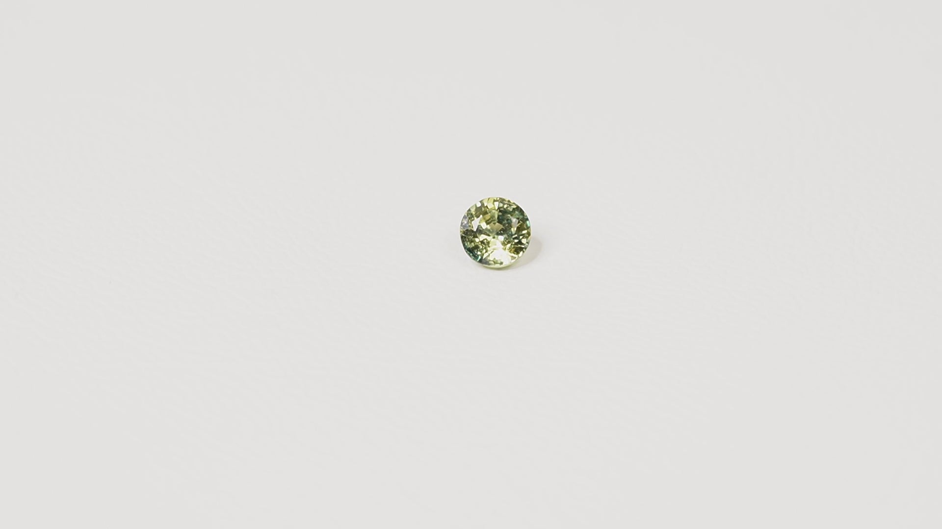 0.95ct Australian parti sapphire round — yellow-green body with vivid teal-blue line through stone — Ruhuna Gemstones